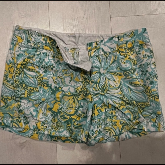 Tropical color Lilly Pulitzer shorts - Picture 2 of 2